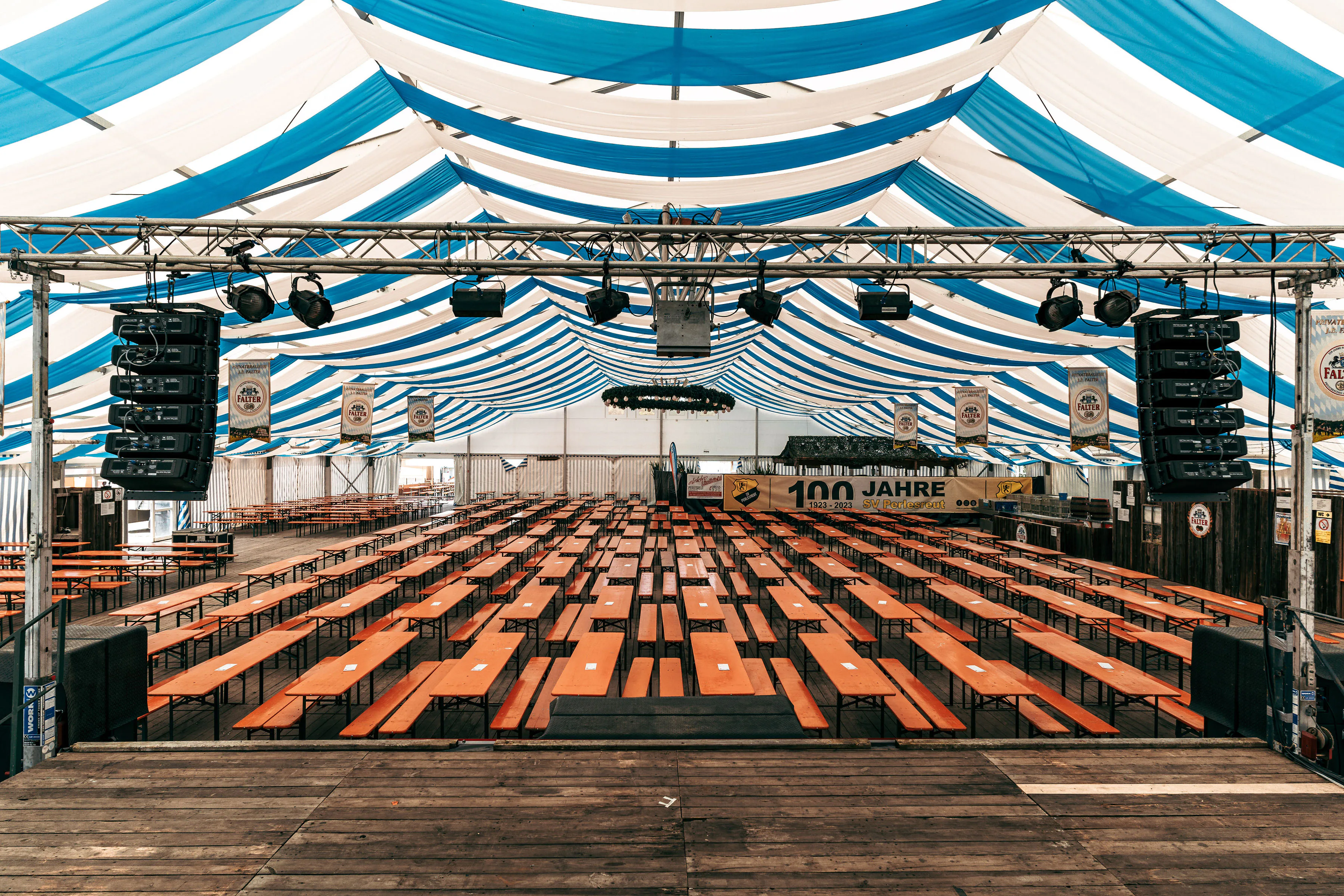 Festzelt Atmosphäre beim Schmalzlerfest